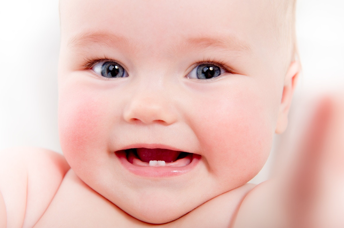 新生児微笑や社会的微笑って 赤ちゃんの笑顔が見たい ママリ