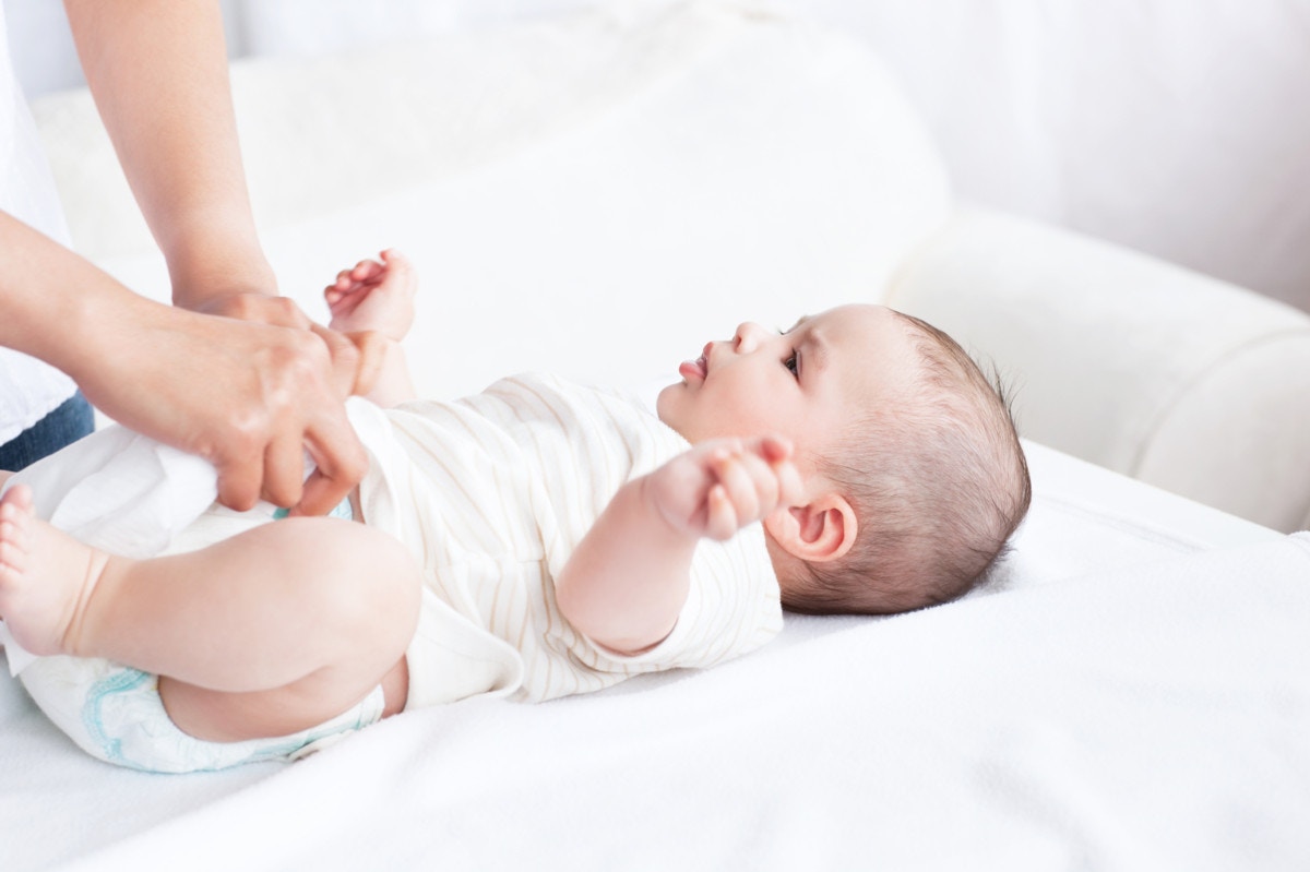 医療監修 普段と違う赤ちゃんのうんち 赤や白 黒色の場合には要注意 ママリ