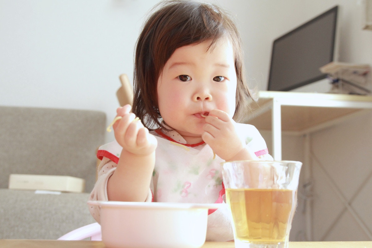 食べすぎ 食べなさすぎ 1 2歳の食事量と栄養バランス ママリ