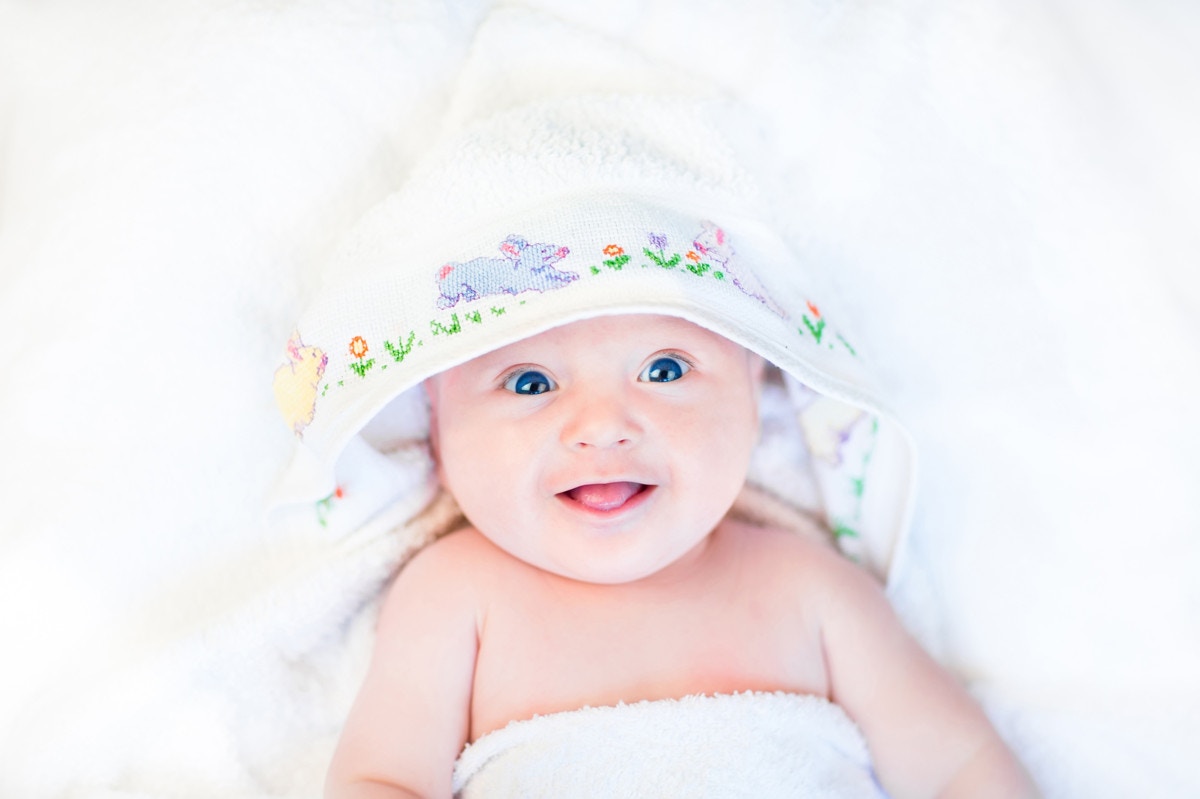 新生児の赤ちゃん お風呂での注意点と必要なもの ベビーバスや沐浴剤などが便利 ママリ