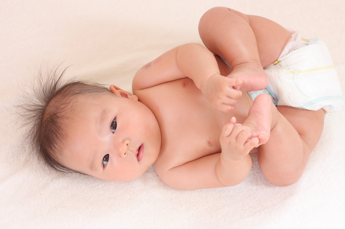 生後4ヶ月の赤ちゃんの特徴は 身長と体重 発達の様子 ママリ