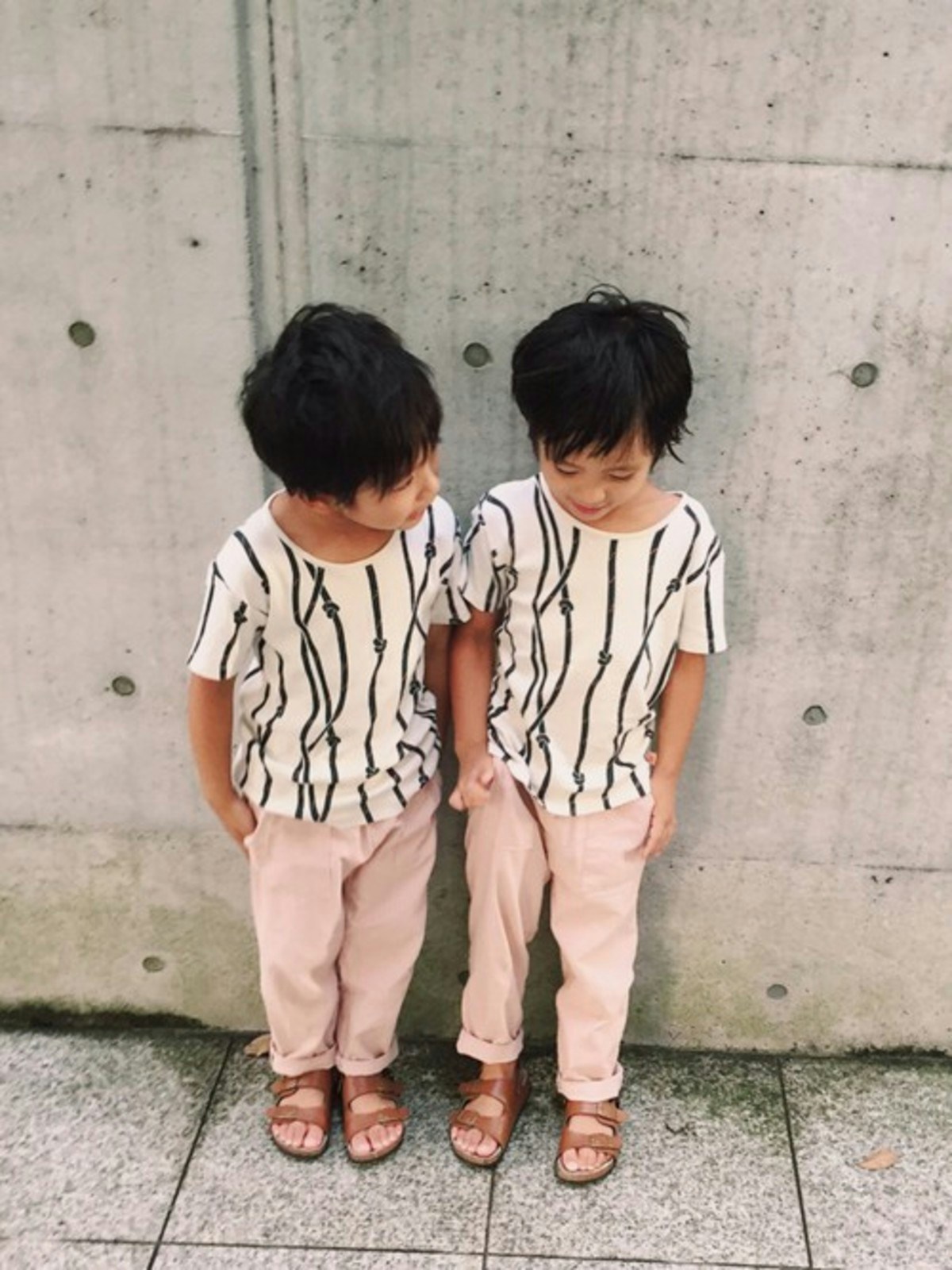 双子の男の子コーデに胸キュン インスタグラムで人気急上昇中のayakoさんのコーデ術 ママリ
