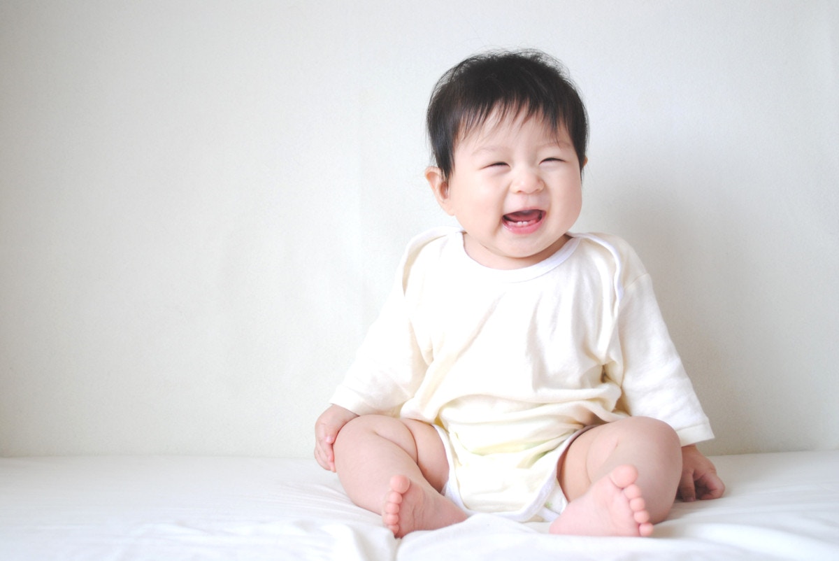 全力で笑わせると無反応 こんな事が面白い 赤ちゃんの笑いのツボ特集 ママリ