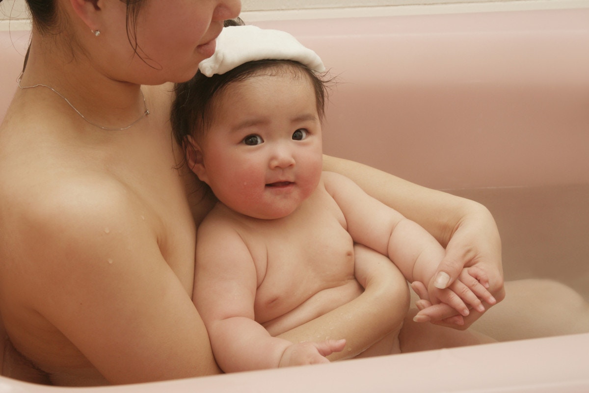 1人でどうやって子供をお風呂に入れるの？先輩ママが実践している方法 [ママリ]