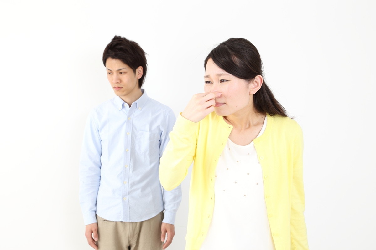 旦那が臭う 先輩ママに聞いた 男性の口臭 体臭の対策法7選 ママリ 旦那が臭う 先輩ママに聞いた 男性の口臭 体臭の対策法7選 ママリ