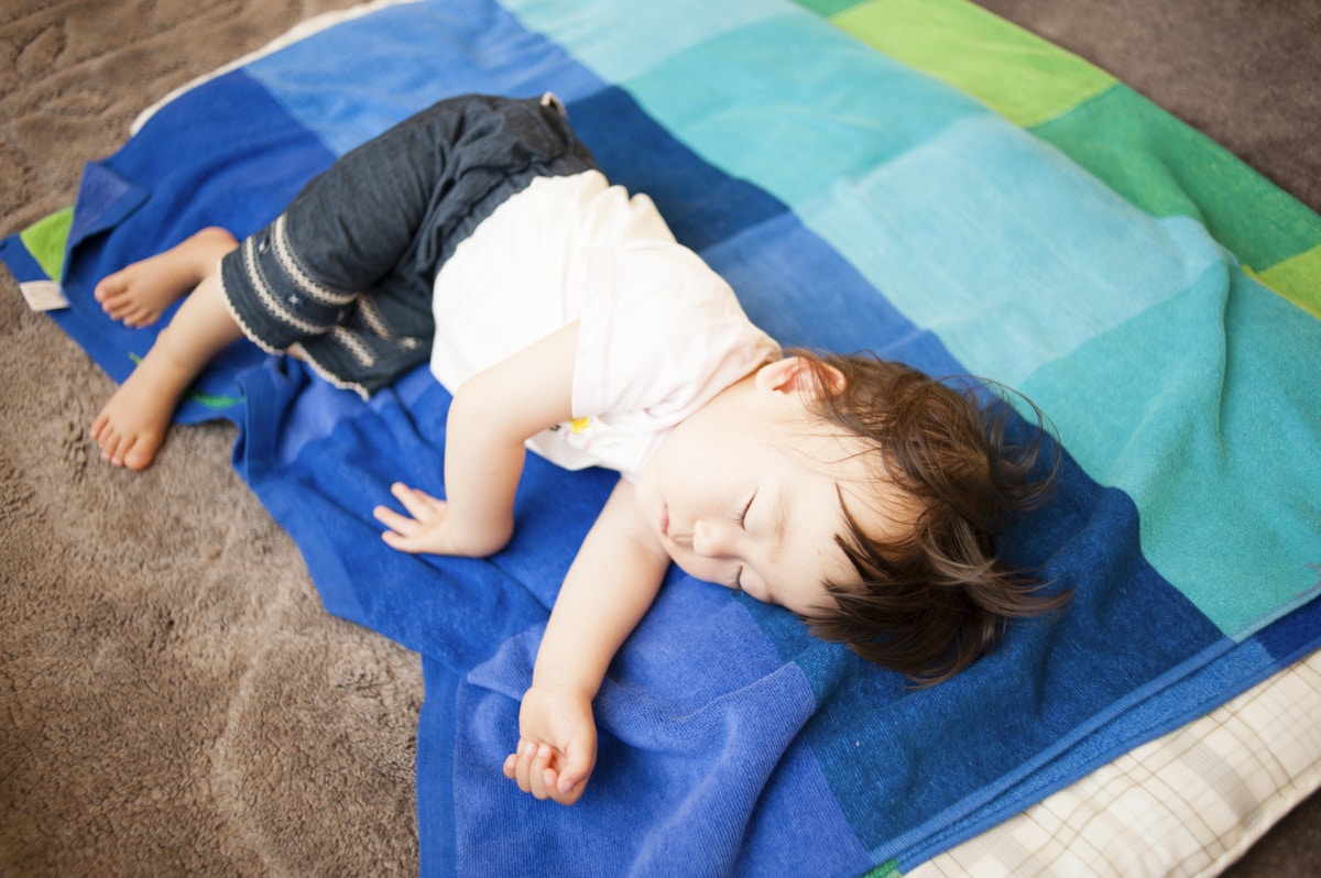 お昼寝はいつまでさせるべき 子供にとってのお昼寝の効果とやめる時期 ママリ
