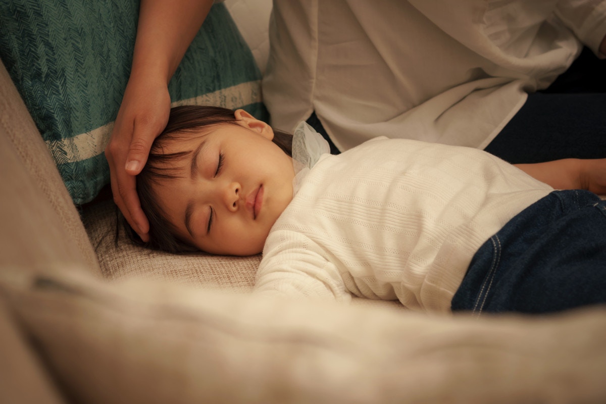 【医療監修】1歳の赤ちゃんの夜泣きがひどい！夜中に起きる赤ちゃんへの対策 [ママリ]