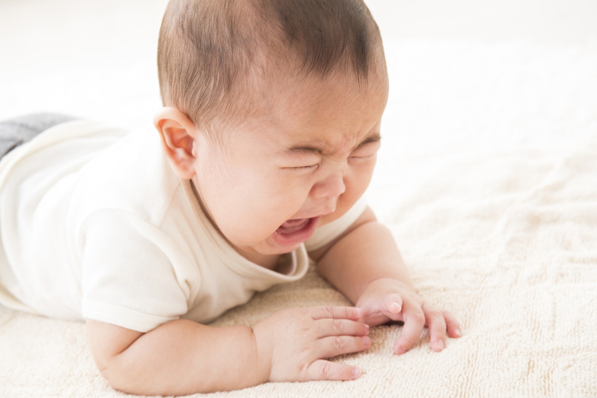 赤ちゃんがどうにも泣きやまないとき、ママたちが実践しているアイデアとは？ [ママリ]
