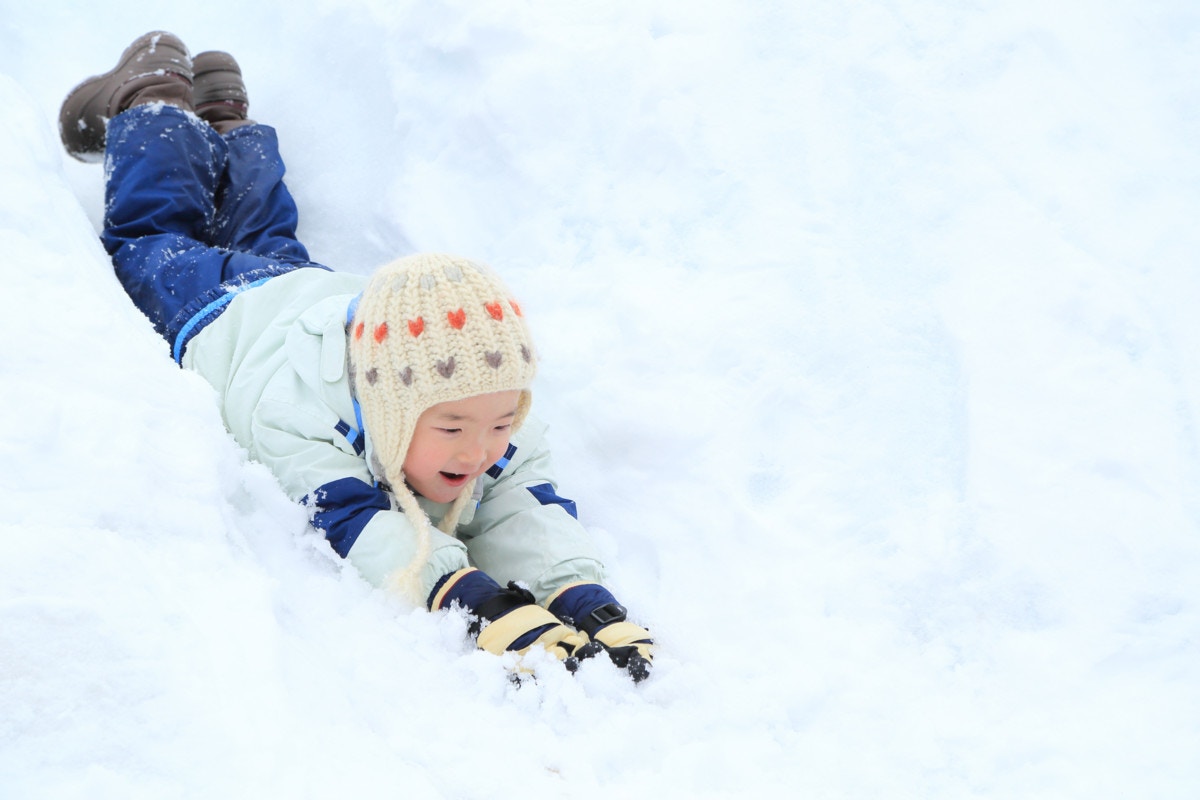 冬の外遊びの子供服 防寒だけでなく安全性も重視して選ぼう ママリ