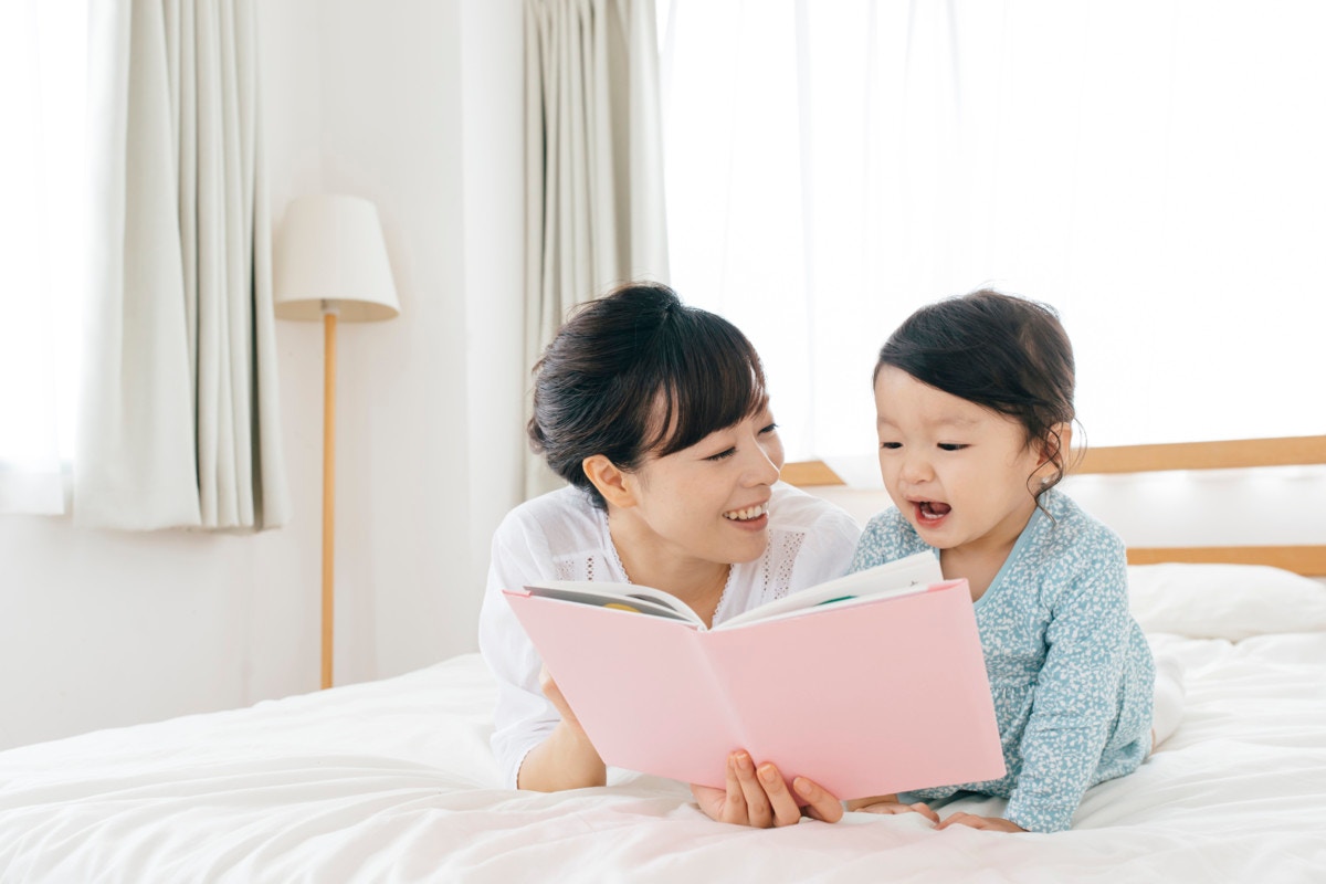 安心してぐっすり 寝る前の数分で愛情たっぷりスキンシップ ママリ