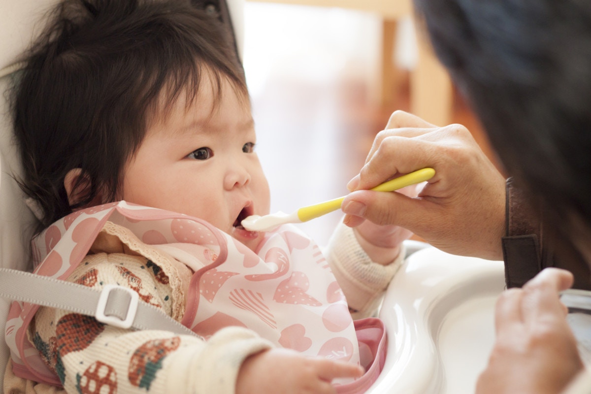 うちの子の離乳食は多すぎ 丸飲みに注意しつつ 母乳やミルクで調整を ママリ