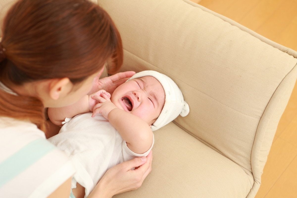 2ページ目 赤ちゃんを起こさず 抱っこから布団へ寝かせるコツは 今日からできる正攻法はこれ ママリ