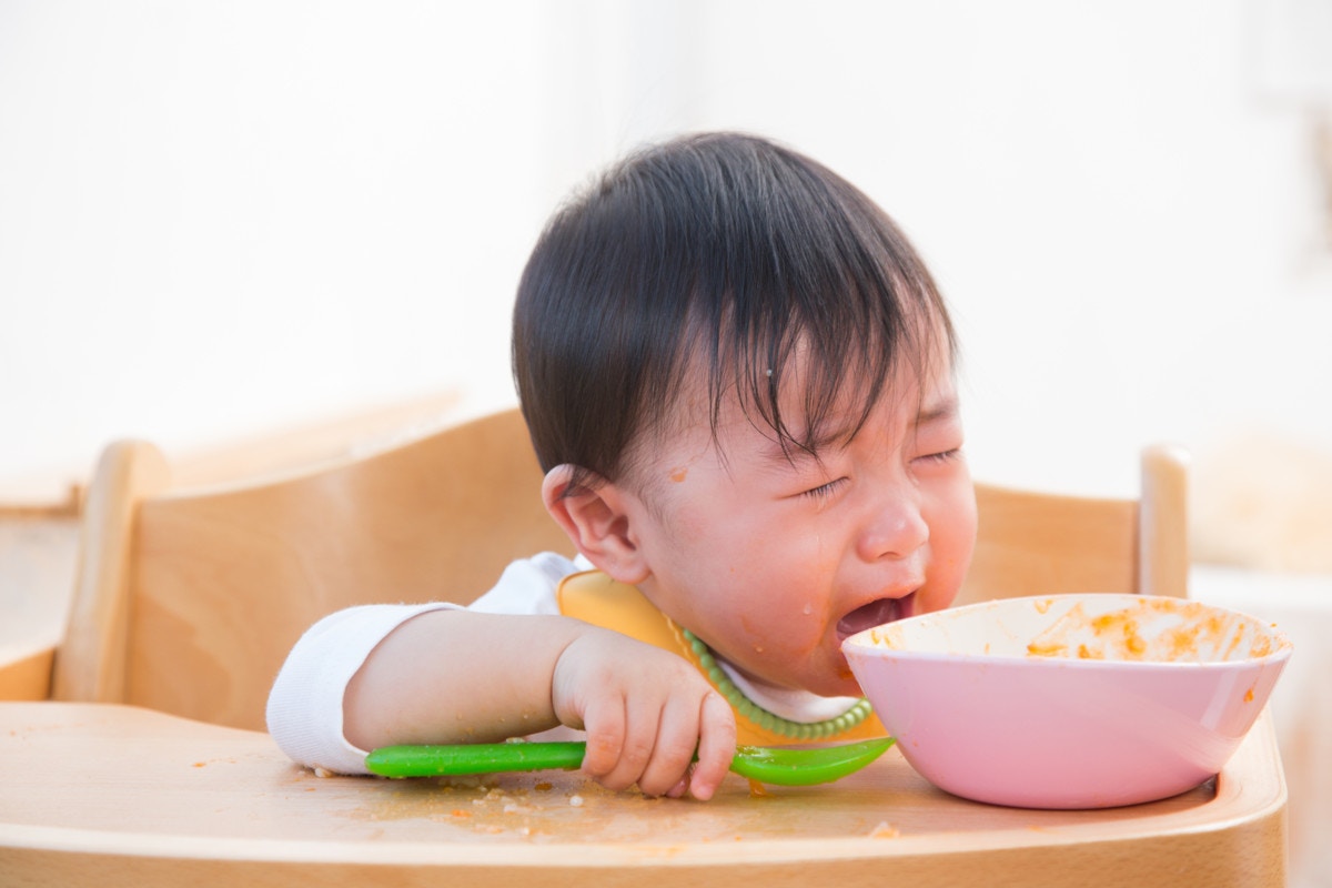 子供や赤ちゃんが誤飲で窒息 消費者庁のすすめる対処法と蘇生法 ママリ