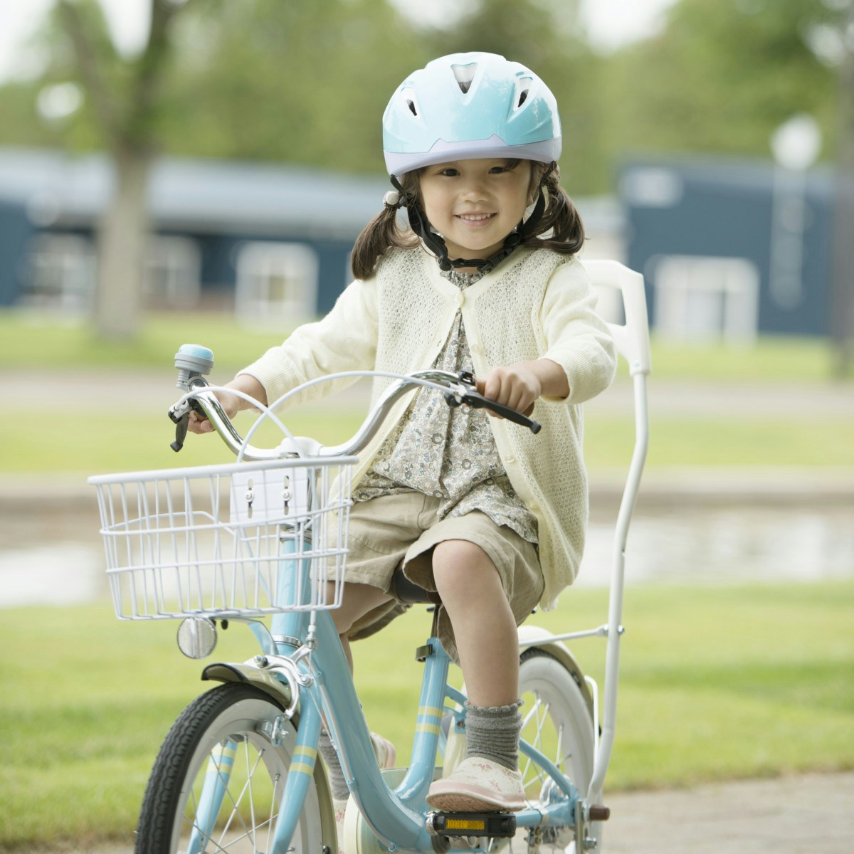 子供の頭囲を正しく測る方法と自転車に乗る時に必要な子供用の