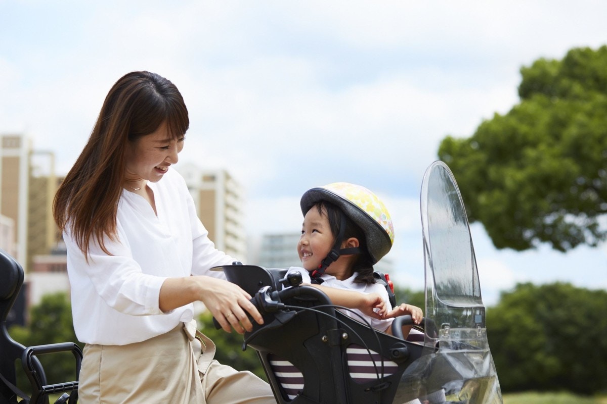 送り迎え時の便利アイテム、電動アシスト自転車や子供乗せ自転車