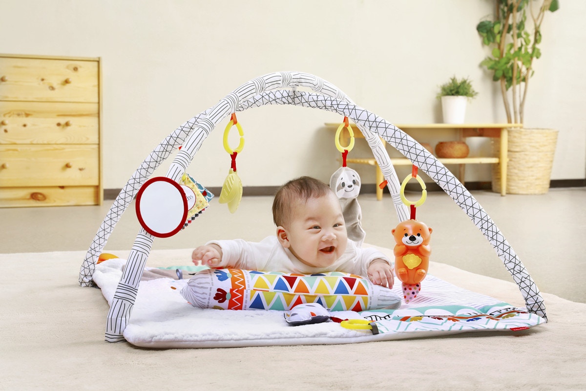 遊ぶなかで自然と赤ちゃんの五感を刺激 日中の過ごし方や寝かしつけも玩具がママをサポート ママリ