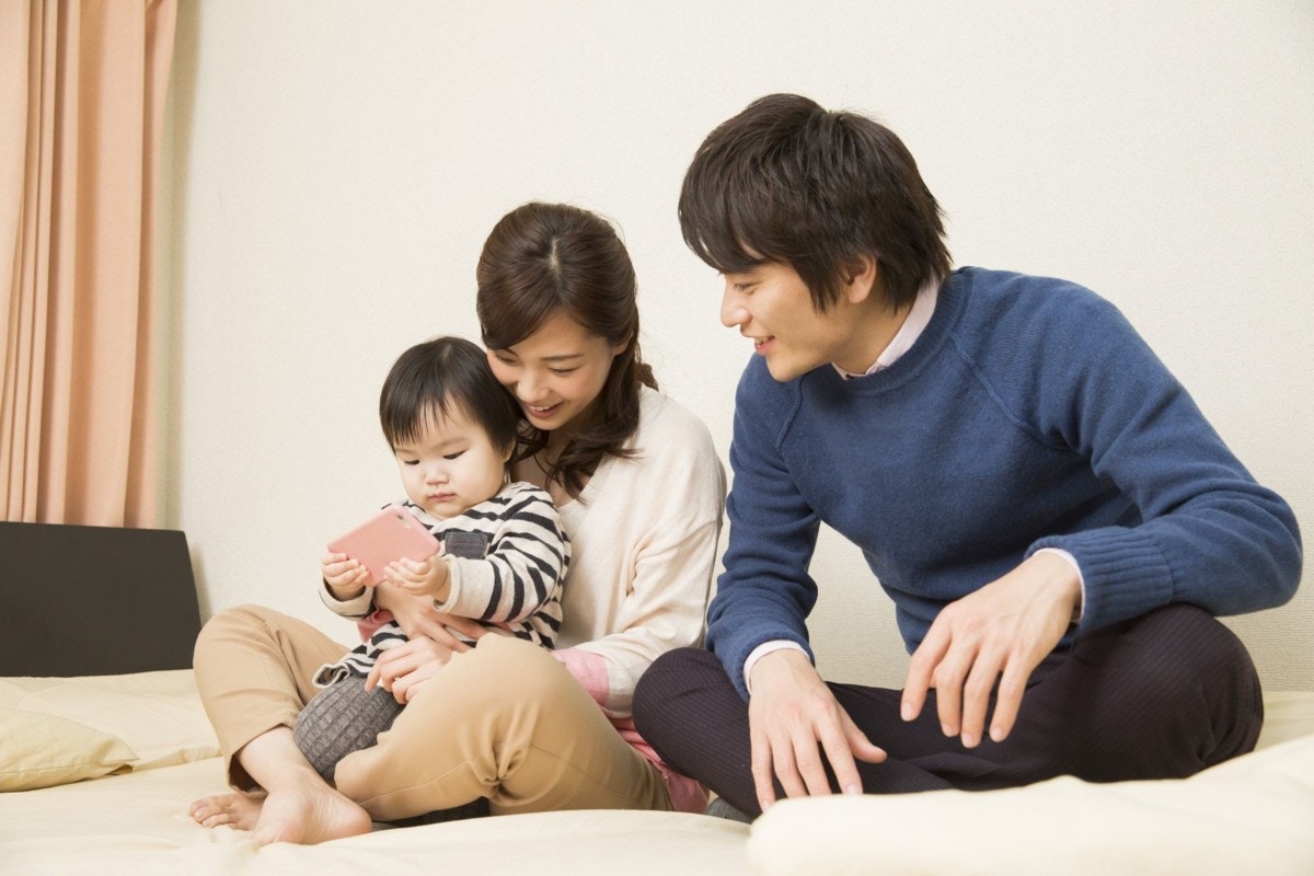 遊びたくて寝てくれずお手上げ 元気な赤ちゃんが眠る 先輩ママのテクニックベスト5 ママリ