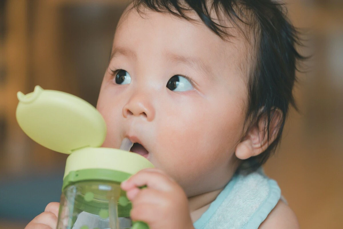 お家の中でこそ暑さに要注意 効果的な水分補給のポイントと親子で楽しめる暑さ対策のコツご紹介 ママリ