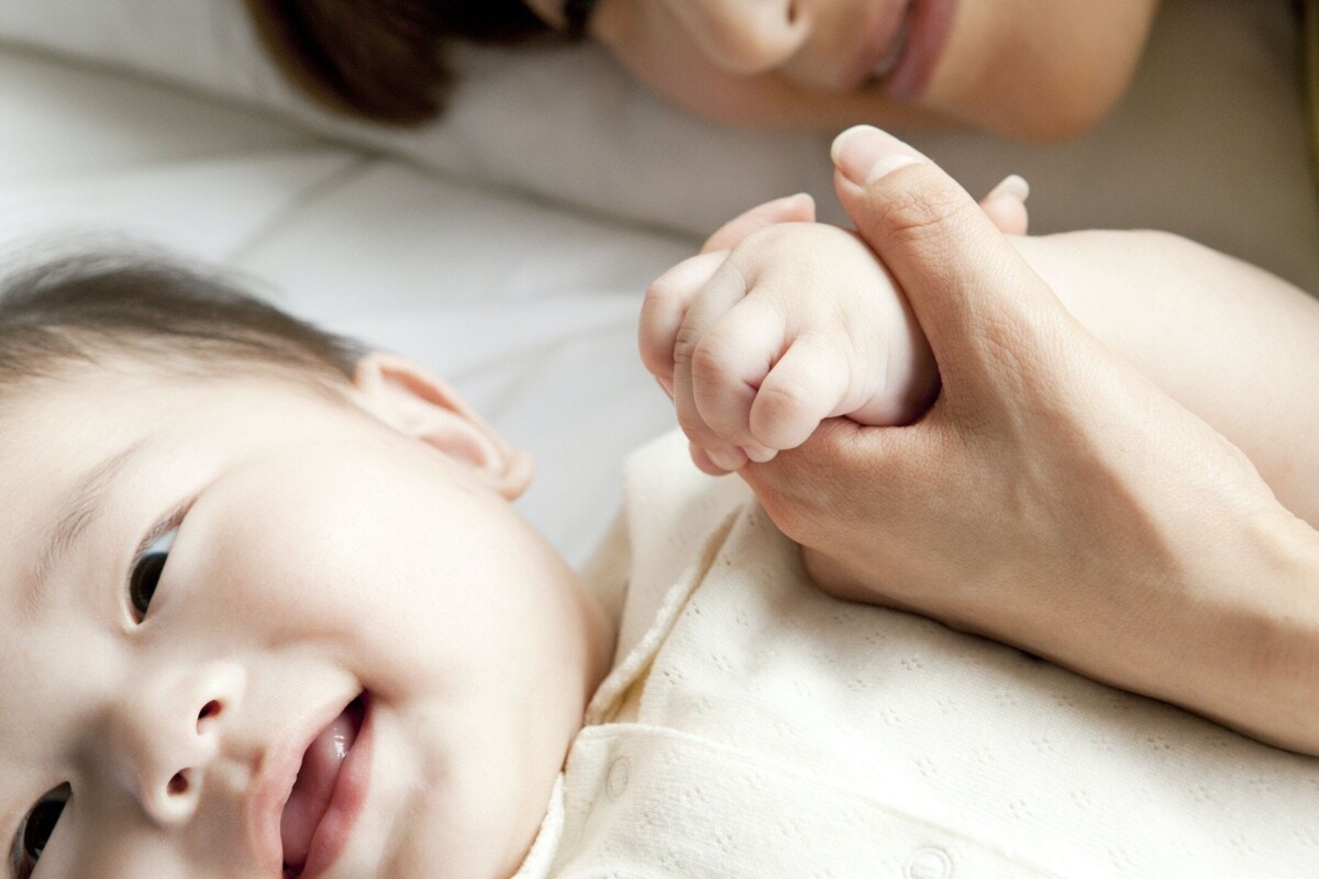 目を開けると 寝ているはずの子どもが 寝かしつけ中に起きた珍ハプニングエピソード8選 ママリ 目を開けると 寝ているはずの子どもが 寝かしつけ中に起きた珍ハプニングエピソード8選 ママリ