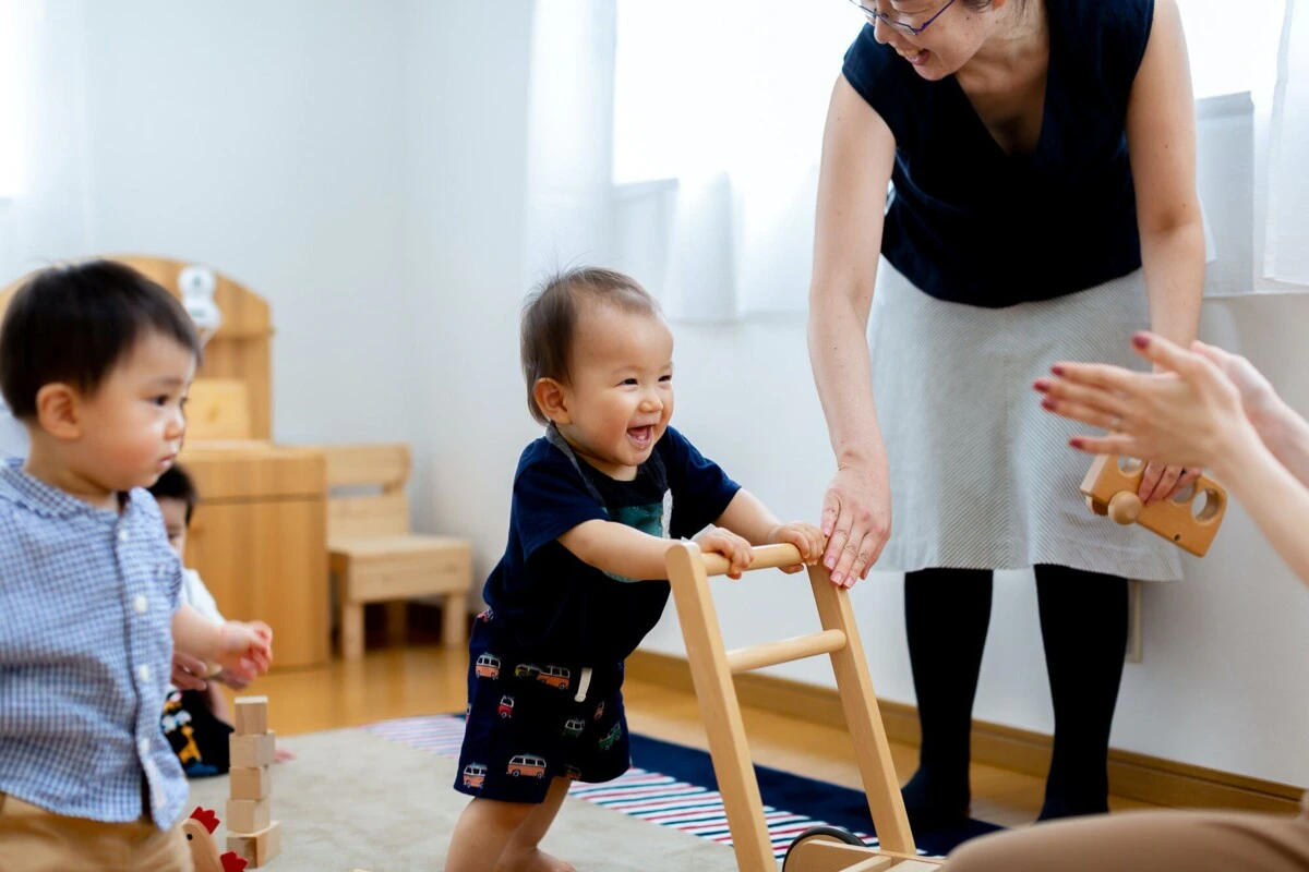 赤ちゃんの歩行器はいつからいつまで使う 使用上のメリットや注意点と選び方 マイベイビ マイベイビー