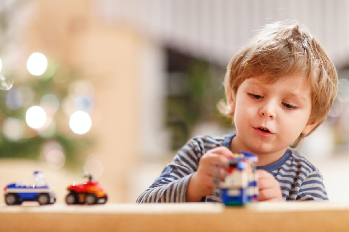 3歳の男の子におすすめのおもちゃ5選 選び方や3歳児の好みも解説 ママリ