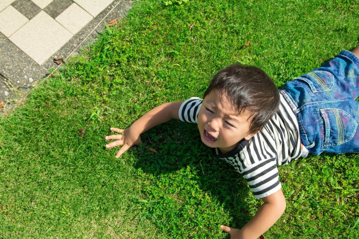 5歳児の反抗期は中間反抗期？特徴と上手な接し方・対処法をご紹介 [ママリ]