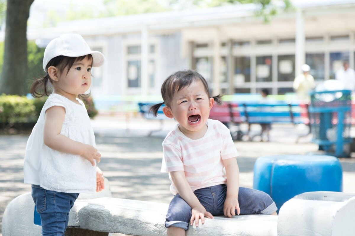 どうしたらやめさせられる 2歳児のかみつきの原因と対策は ママリ