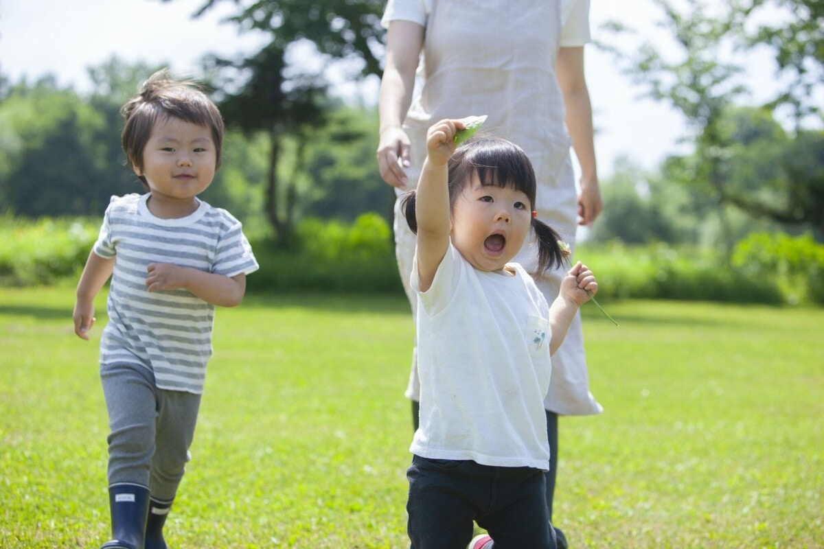 年子育児は大変？年子のメリットや先輩ママの体験談を紹介 [ママリ]