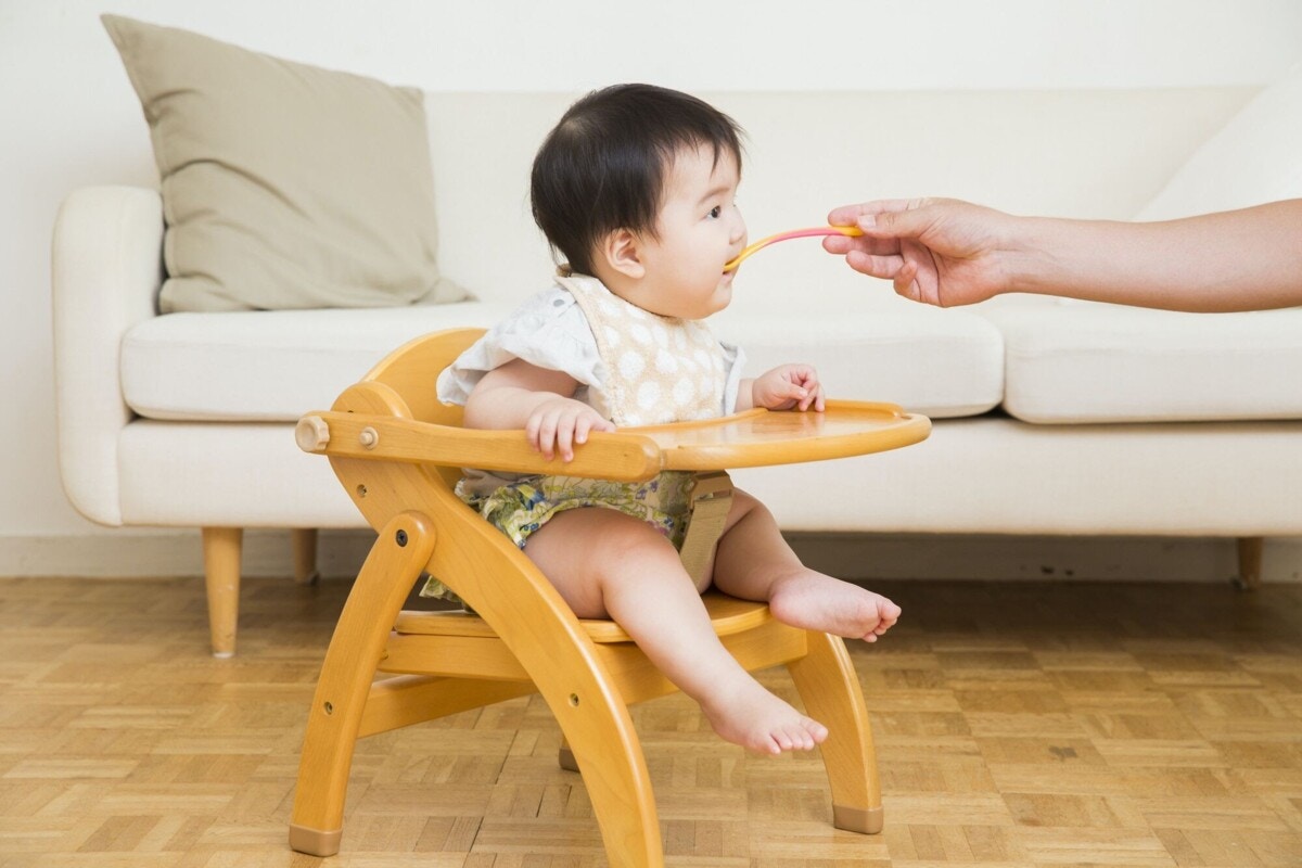 生後5か月 6か月から始める離乳食にベビーチェアがおすすめ 口コミで人気の椅子4選 ママリ