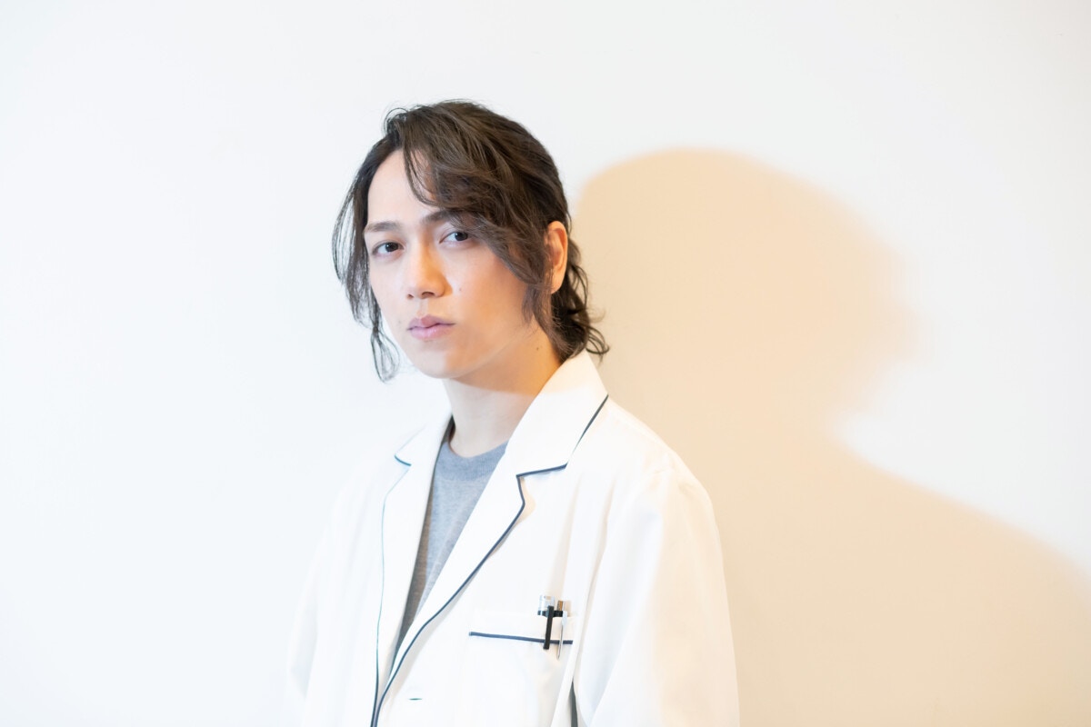 色気と華を封印、山崎育三郎「発達障害を持つ医師役」に挑む思い