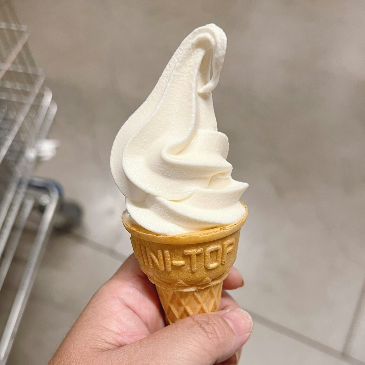 ありがとうIKEA」乳アレルギーの12歳が食べたソフトクリームに6千超