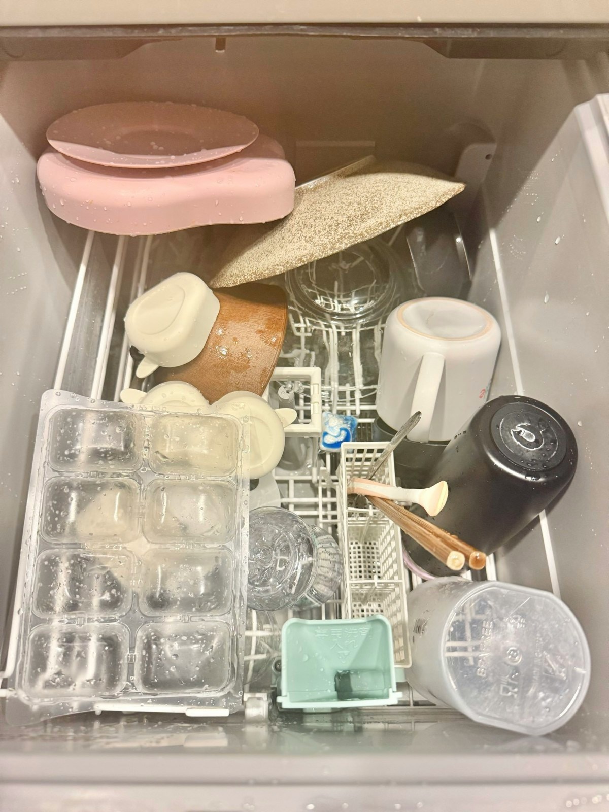 食洗機開けた瞬間の「悲しいとき」→家事あるあるに共感の声「何回やっ