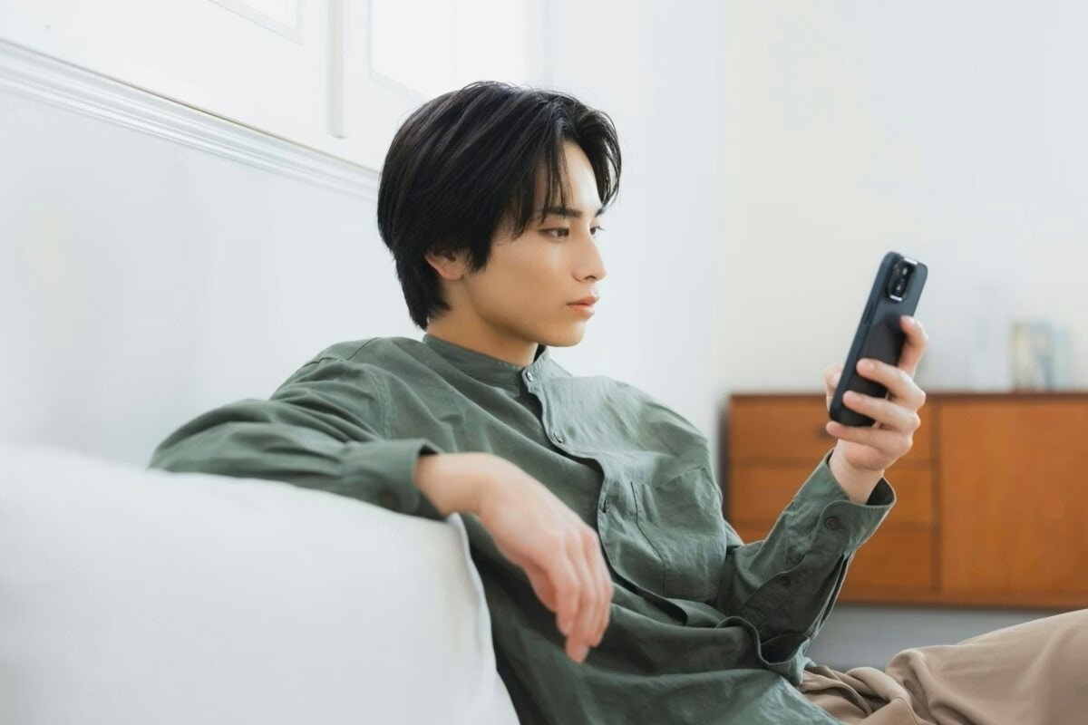 「弟(23)がかわいすぎ」帰省した姉になつく弟に7万いいね「仲良しで素敵」「可愛い生き物判定w」 [ママリ]