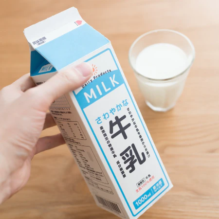 よくこぼす子に「ゆっくり注いでみよう」→見守った結果に4千いいね「愛おしい」「あらあらあーらら」