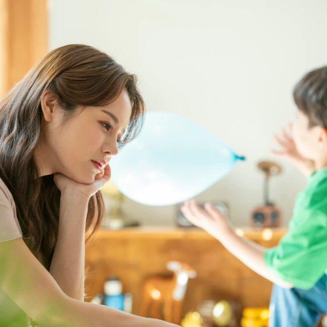 「私だって1人になりたい！」動画を見ながら在宅ワークの夫とトイレも行けないパート妻「私の方がしんどい」と泣く日々