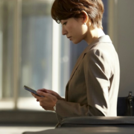 「先生失格って思われる」届いた悲痛なLINE。尊敬の言葉さえ届かない心の壁｜職業を隠す友人