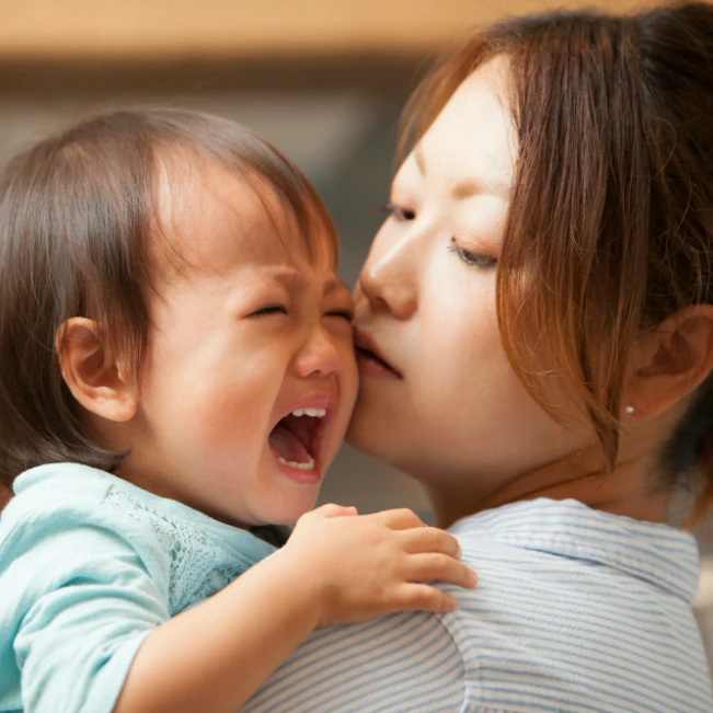 「赤ちゃん返りが手強すぎる」上の子のワガママにイライラ…夜になるほど余裕がなくなるループに共感の声