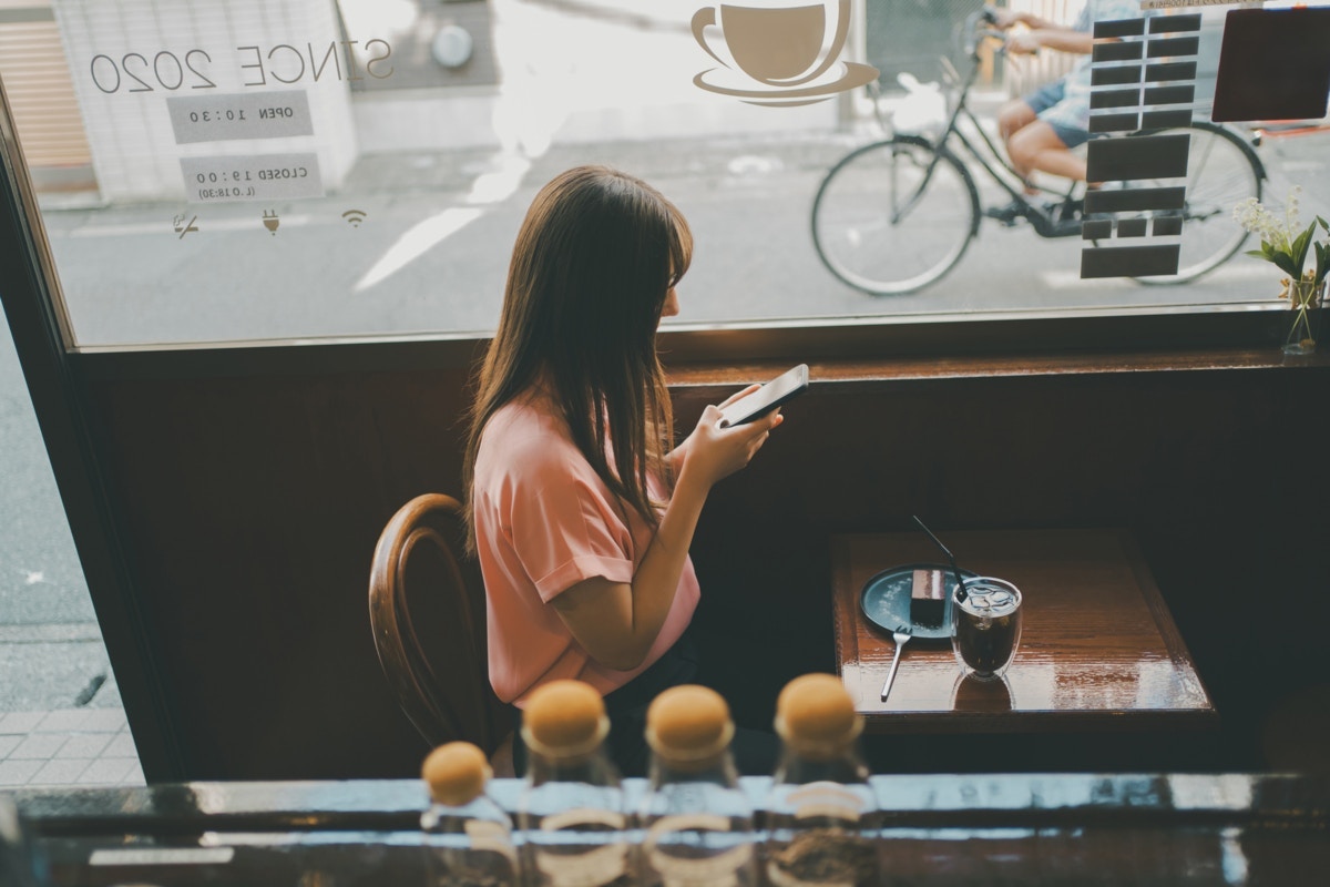 徒歩5分のカフェに「車で迎えに来て」親友からの扱いに小さなトゲを感じる｜友達を足に使う人