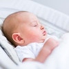 赤ちゃんのドーナツ枕、新生児期から使えるものなどおすすめ3選