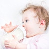 赤ちゃんのストロー飲み練習はいつ始める 教え方や飲ませ方 ストローマグを紹介 ママリ