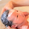 新生児の赤ちゃん、お風呂での注意点と必要なもの ベビーバスや沐浴剤などが便利