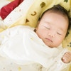 生後1、2、3ヶ月の赤ちゃんの睡眠時間はどのくらい？昼と夜のどちらが長い？