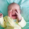 赤ちゃんが苦しそうにいきむ・うなるのはなぜ？原因と対策や体験談を紹介