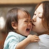 赤ちゃんの夜泣きがつらいママにおすすめ！ 先輩ママたち愛用の泣き止ませアイテム