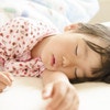 昼夜のメリハリが大切、子供の生活リズムを整えて心地よい眠りを
