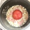トマトを大袋で買ったら丸ごと冷凍！傷ませない保存術＆炊飯器調理レシピ