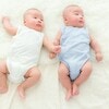 双子への授乳は痩せるほど大変！やり方や授乳間隔などポイントを解説