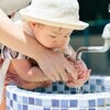 園で実践、年齢別の手洗い方法【保育士が解説】スムーズかつきれいに洗うワンポイントテク