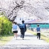 下校中の新1年生の弟と兄に「胸がキュッ」優しさに5万いいね「涙出ます」「いつまでも仲良しで」