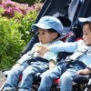 「助けていいかな？」双子連れ奮闘中…見知らぬ人々の優しさに感動【ららぽーとでの思い出】に2万いいね